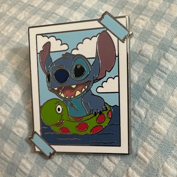 Disney Stitch Pin - Picture 2 of 3